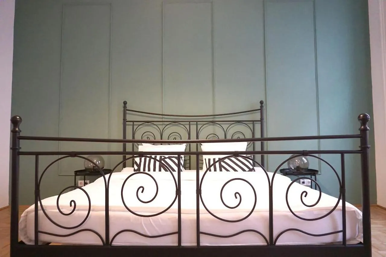 Large Apartments - Great For Groups - With Balcony Or Terrace Vienna